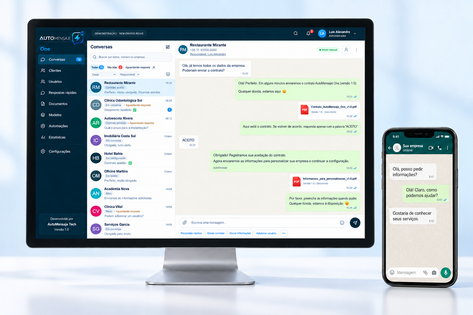 Um cliente conversa pelo WhatsApp no celular enquanto a empresa atende pelo painel de AutoMensaje no computador